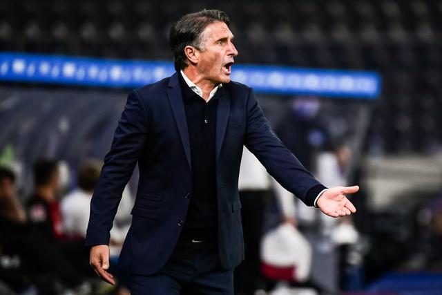 王哲林24+17布莱德索26分 上海终结新疆6连胜